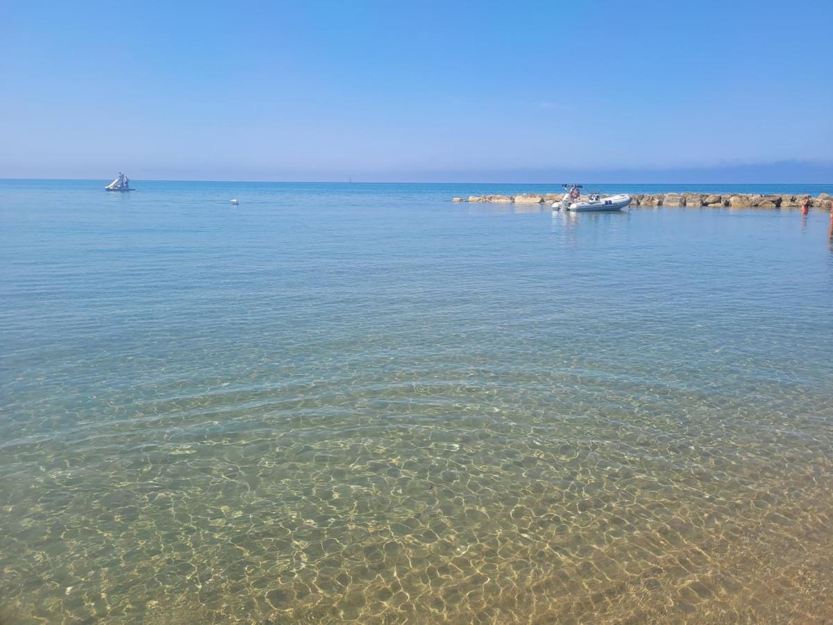 Villa Rimini - Seaview & Roman Holidays Apartments - Garden&Beach 300Mt Anzio Bagian luar foto