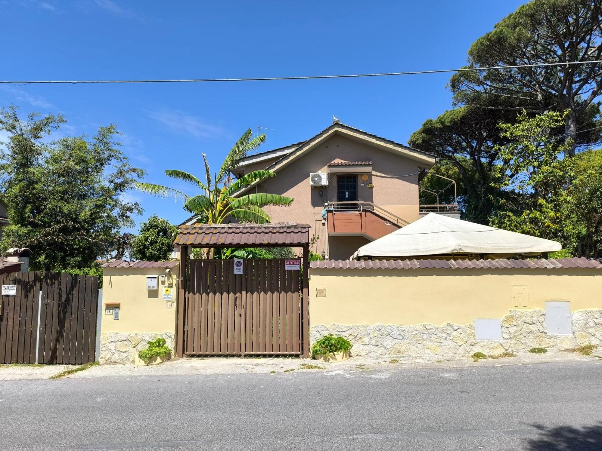Villa Rimini - Seaview & Roman Holidays Apartments - Garden&Beach 300Mt Anzio Bagian luar foto