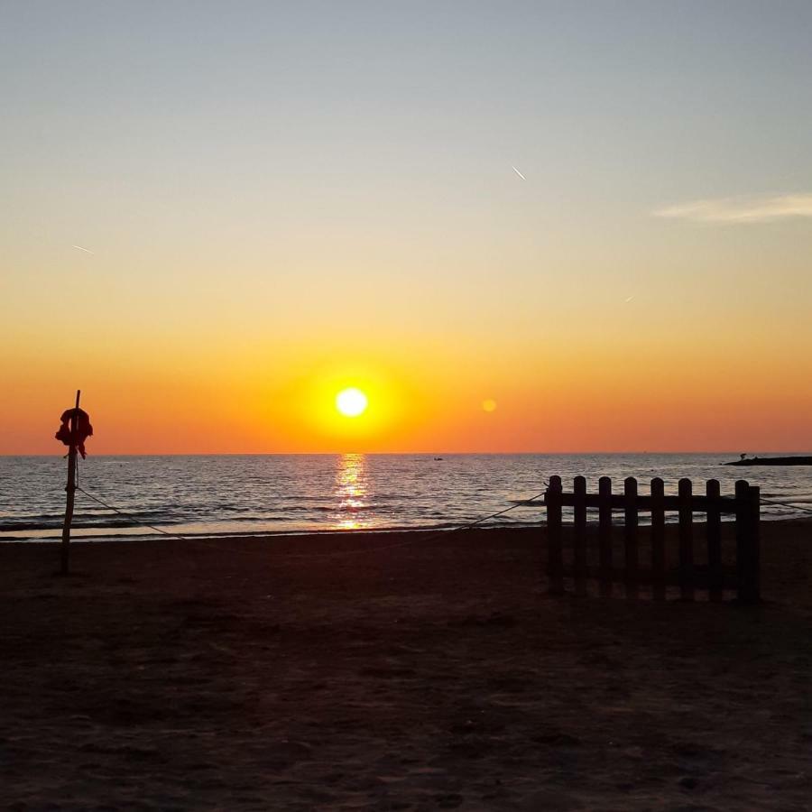 Villa Rimini - Seaview & Roman Holidays Apartments - Garden&Beach 300Mt Anzio Bagian luar foto