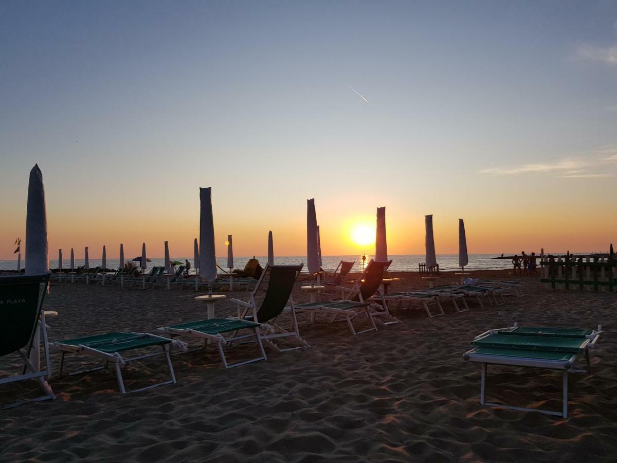 Villa Rimini - Seaview & Roman Holidays Apartments - Garden&Beach 300Mt Anzio Bagian luar foto